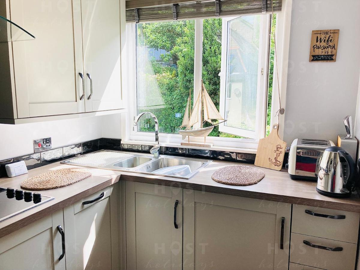 Looe With A View - Entire Apartment With Free Allocated Parking Exteriör bild