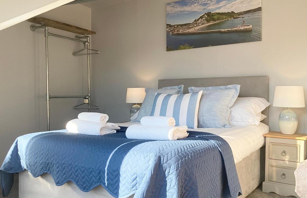 Looe With A View - Entire Apartment With Free Allocated Parking Exteriör bild